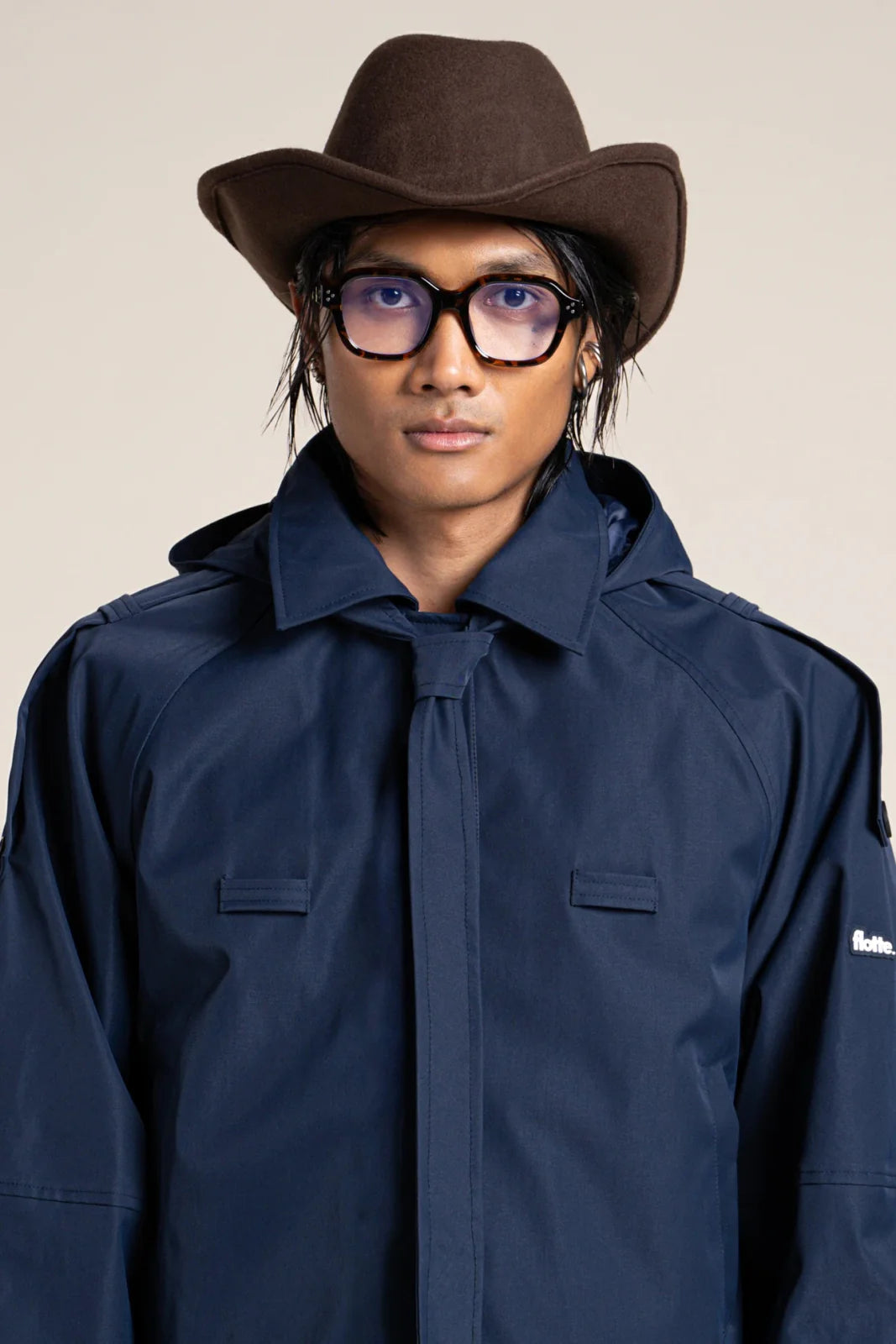 Trench-coat court Tuileries